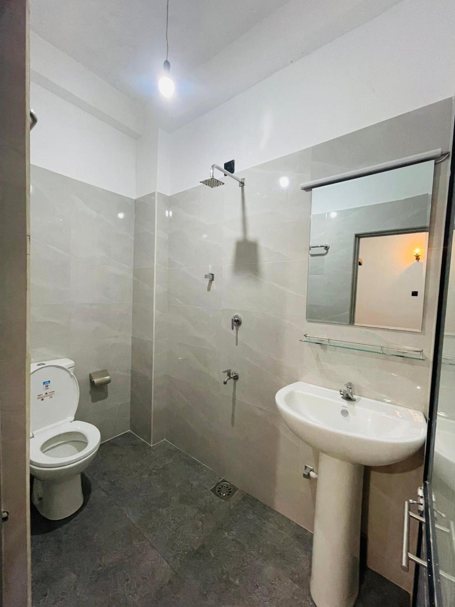 Проживання в сім'ї Suriya Haven